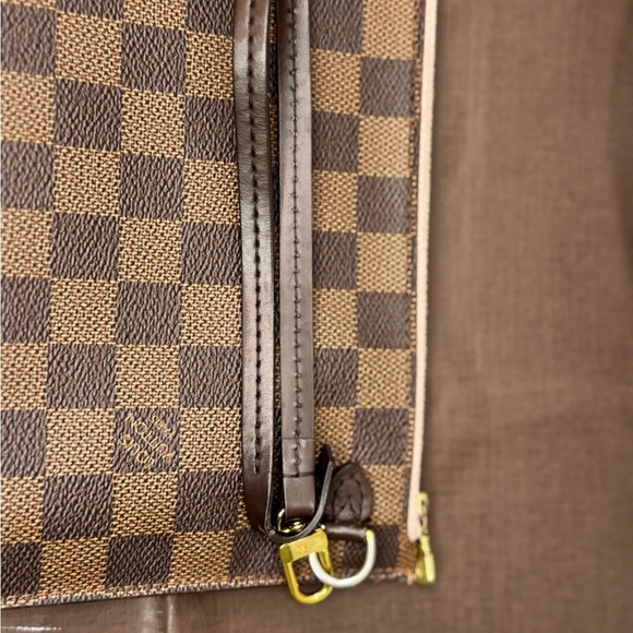 Louis Vuitton Authentic Damier Ebene Neverfull MM Pochette - Picture 4 of 13